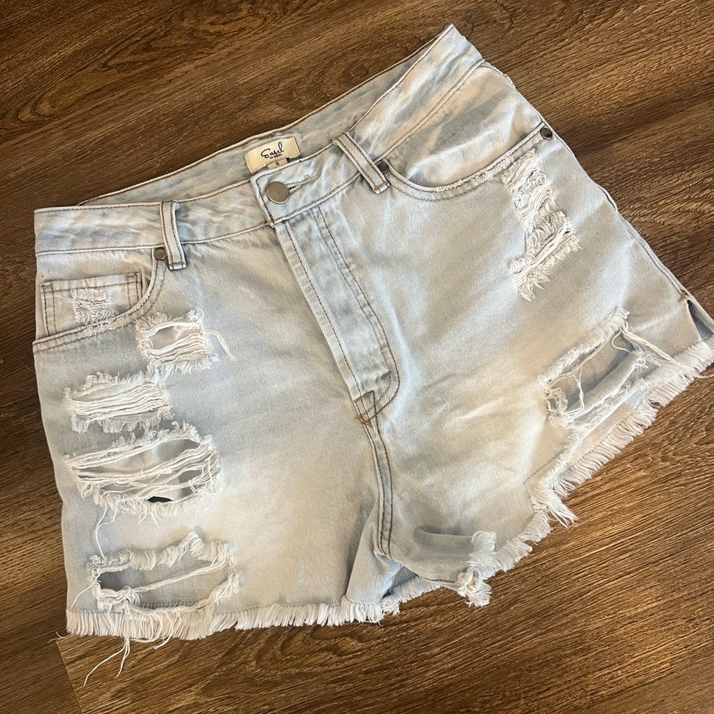 Easel Jean Shorts, Size Small, Light Acid Wash, Distressed, Soft, Cute!! 🩵🩵
